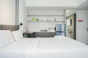 Warm And Simply Studio Room At Urbantown Serpong Apartment