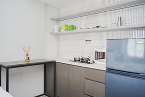 Warm And Simply Studio Room At Urbantown Serpong Apartment