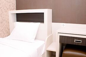 Nice And Strategic 2Br At Green Pramuka City Apartment