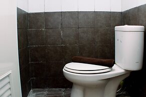 Nice And Strategic 2Br At Green Pramuka City Apartment