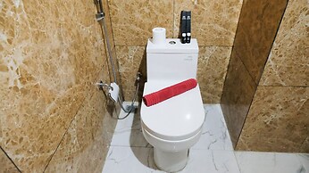 Luxurious Studio With Long Golf View At Grand Sungkono Lagoon Apartmen