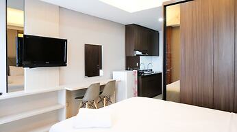 Luxurious Studio With Long Golf View At Grand Sungkono Lagoon Apartmen