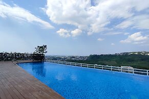 Comfortable And Modern 1Br Without Living Room At Amartha View Apartme