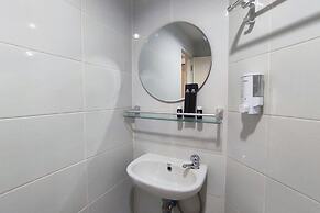 Comfortable And Modern 1Br Without Living Room At Amartha View Apartme