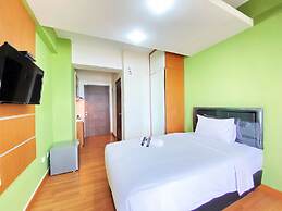 Modern Studio Room at Oxford Jatinangor Apartment
