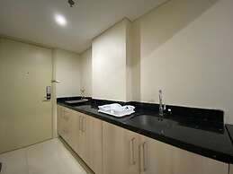 New And Homey Studio Apartment At Warhol (W/R) Residence
