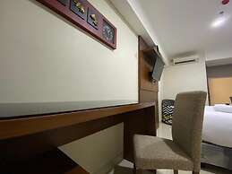 New And Homey Studio Apartment At Warhol (W/R) Residence