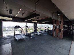 New And Homey Studio Apartment At Warhol (W/R) Residence