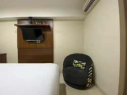 New And Homey Studio Apartment At Warhol (W/R) Residence