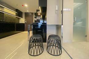 Spacious Combined Studio Apartment At Warhol (W/R) Residence