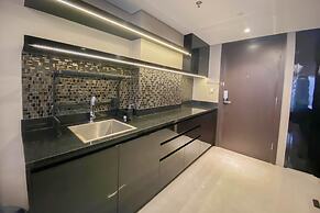 Spacious Combined Studio Apartment At Warhol (W/R) Residence