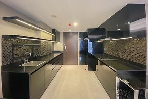 Spacious Combined Studio Apartment At Warhol (W/R) Residence