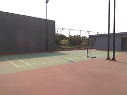 Fancy Designed Studio At Gold Coast Apartment