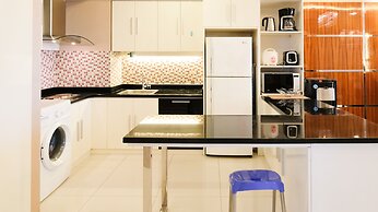 Luxurious 2Br At The Via And The Vue Ciputra World Apartment