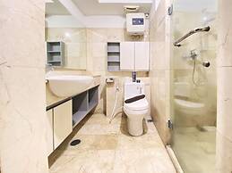 Cozy Stay And Serene Designed 2Br At Braga City Walk Apartment