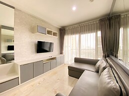 Cozy Stay And Serene Designed 2Br At Braga City Walk Apartment