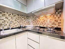 Cozy Stay And Serene Designed 2Br At Braga City Walk Apartment