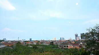 Cozy Stay Studio At Puncak Permai Apartment