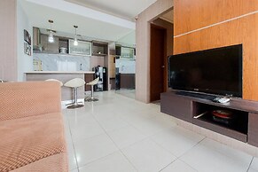 Comfort And Simply Look 2Br At Great Western Apartment