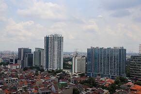 Fancy And Nice 1Br Apartment At H Residence