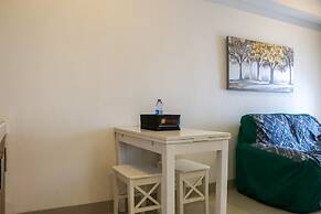 Fancy And Nice 1Br Apartment At H Residence