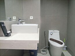 Elegant And Comfortable Studio Patraland Amarta Apartment