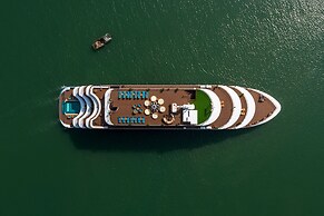 Halong Capella Cruise - Member of Lyra Cruise Collection