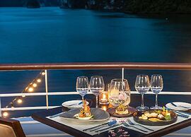 Halong Capella Cruise - Member of Lyra Cruise Collection