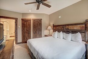 True Ski-in/ski-out Luxury Condo On Peak 7 1 Bedroom Condo by RedAwnin