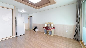 Ganghwa Marinwon Pulbilra Gajok Pension