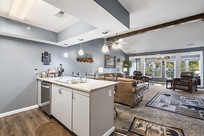 Penthouse Lodge - In Heart of Ozarks!