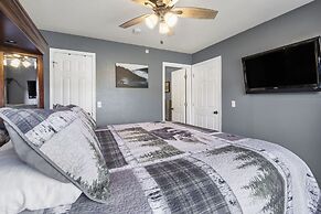 Penthouse Lodge - In Heart of Ozarks!