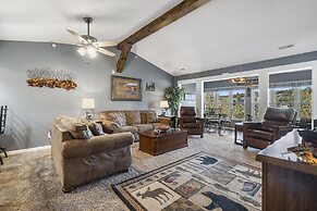 Penthouse Lodge - In Heart of Ozarks!