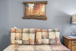 Penthouse Lodge - In Heart of Ozarks!