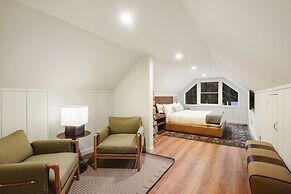 Modern Tahoe Treasure