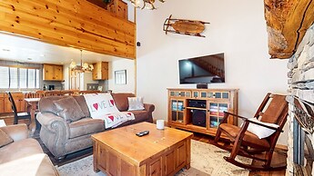 Mammoth Sierra Townhomes #18 2 Bedroom Condo by RedAwning