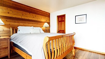 Mammoth Sierra Townhomes #18 2 Bedroom Condo by RedAwning