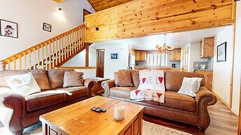 Mammoth Sierra Townhomes #18 2 Bedroom Condo by RedAwning