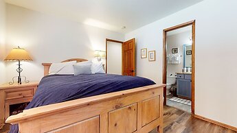 Mammoth Sierra Townhomes #18 2 Bedroom Condo by RedAwning