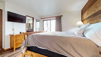 Mammoth Sierra Townhomes #18 2 Bedroom Condo by RedAwning