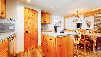 Mammoth Sierra Townhomes #18 2 Bedroom Condo by RedAwning