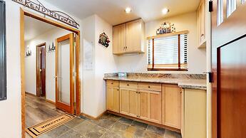 Mammoth Sierra Townhomes #18 2 Bedroom Condo by RedAwning