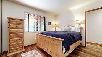 Mammoth Sierra Townhomes #18 2 Bedroom Condo by RedAwning