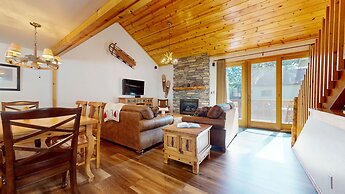 Mammoth Sierra Townhomes #18 2 Bedroom Condo by RedAwning