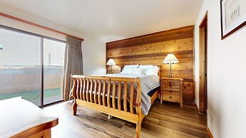 Mammoth Sierra Townhomes #18 2 Bedroom Condo by RedAwning