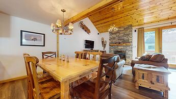 Mammoth Sierra Townhomes #18 2 Bedroom Condo by RedAwning