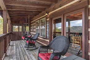 Scenic Smoky Mountains Escape w/ Hot Tub