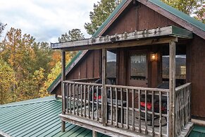 Scenic Smoky Mountains Escape w/ Hot Tub