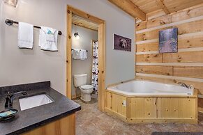 Scenic Smoky Mountains Escape w/ Hot Tub