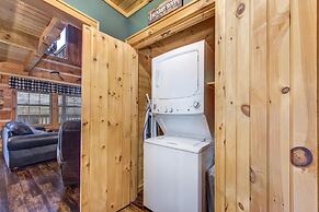 Scenic Smoky Mountains Escape w/ Hot Tub